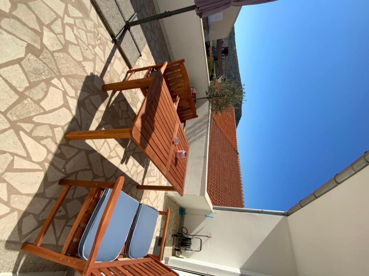 Apartments Leonardo Примоштен Экстерьер фото