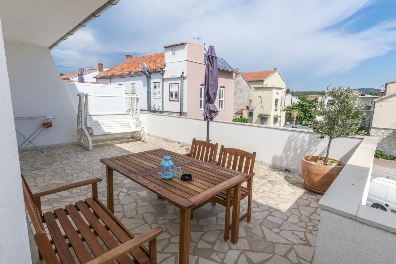 Apartments Leonardo Примоштен Экстерьер фото